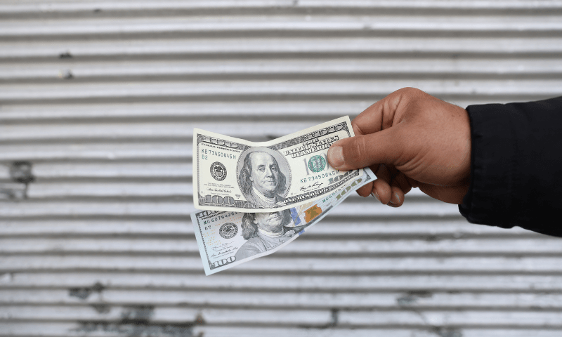 Rupee makes a simple profit for the dollar, closed on RS209