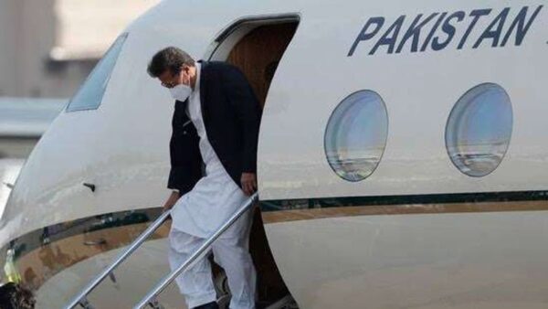 Imran Khan escapes plane crash: Report