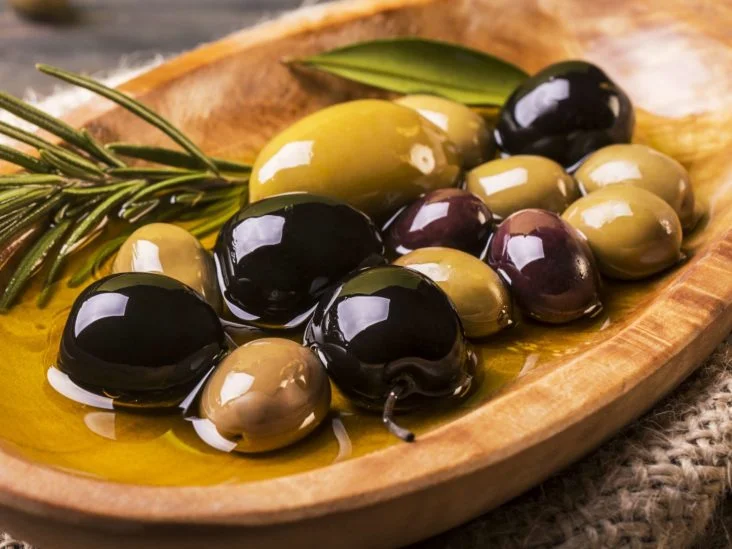 wellhealthorganic.com:11-health-benefits-and-side-effects-of-olives-benefits-of-olives